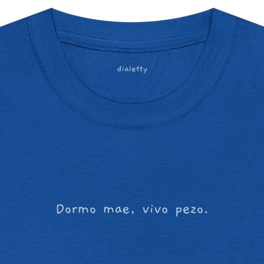 Dormo mae, vivo pezo – T-Shirt unisex