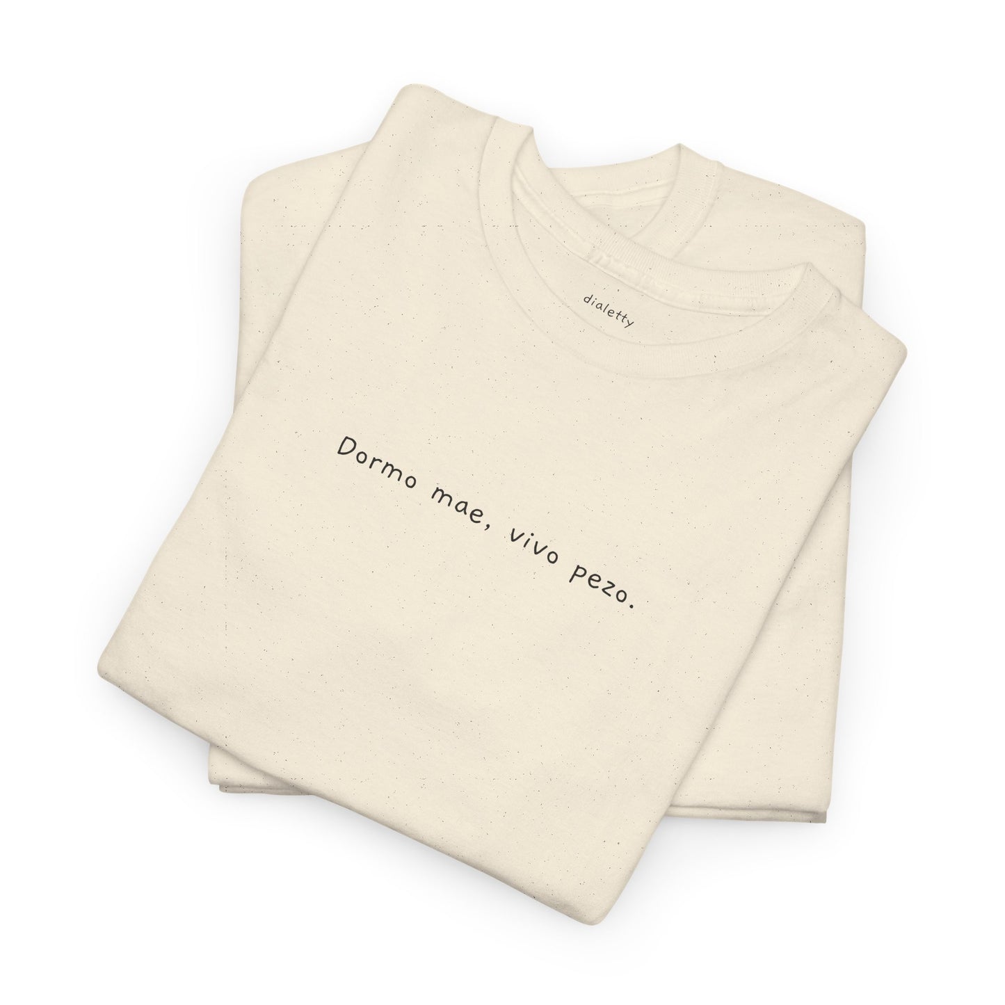 Dormo mae, vivo pezo – T-Shirt unisex