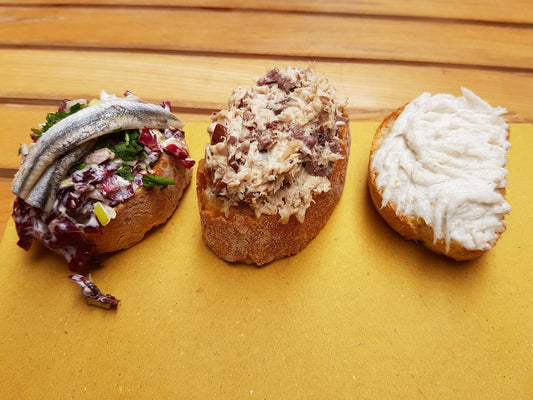 Cicchetti veneziani con radicchio, fagioli e baccalà