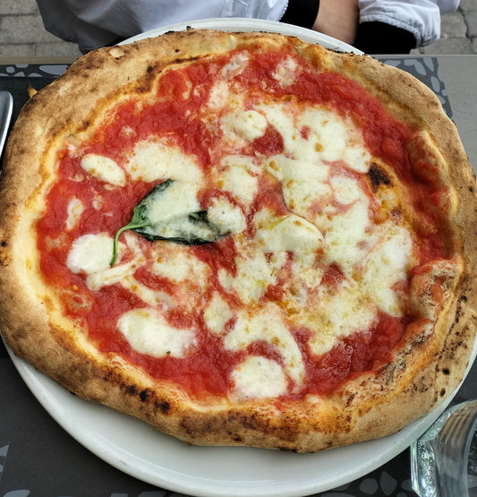 Pizza napoletana tipica