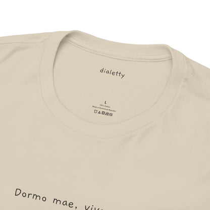 Dormo mae, vivo pezo – T-Shirt unisex