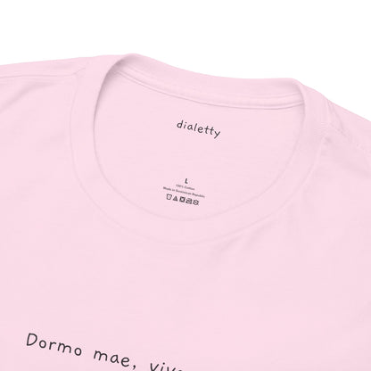 Dormo mae, vivo pezo – T-Shirt unisex