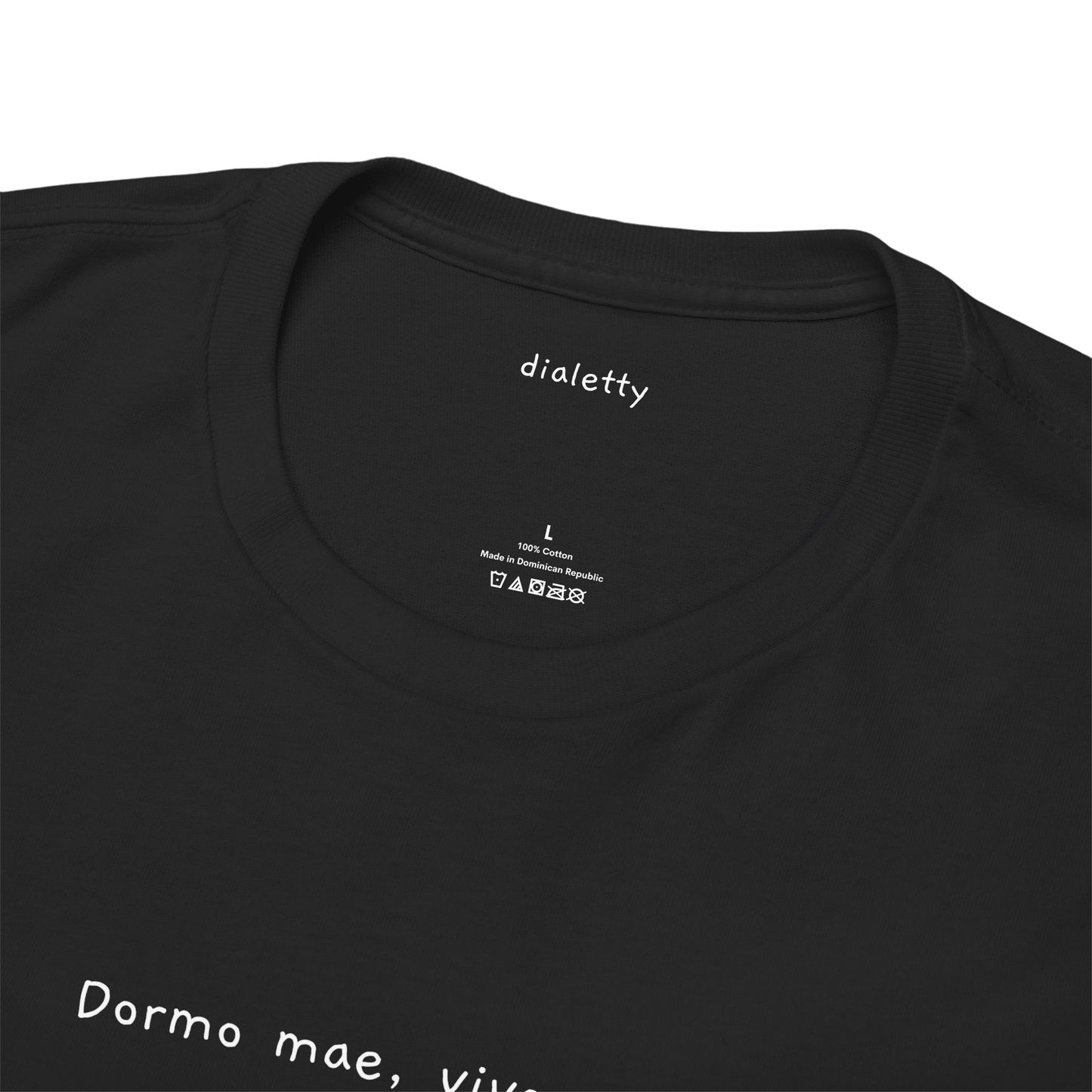 Dormo mae, vivo pezo – T-Shirt unisex